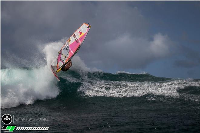 Robby Naish getting in a few more warm up runs today at Ho'okipa - NoveNove Maui Aloha Classic ©  Si Crowther / IWT